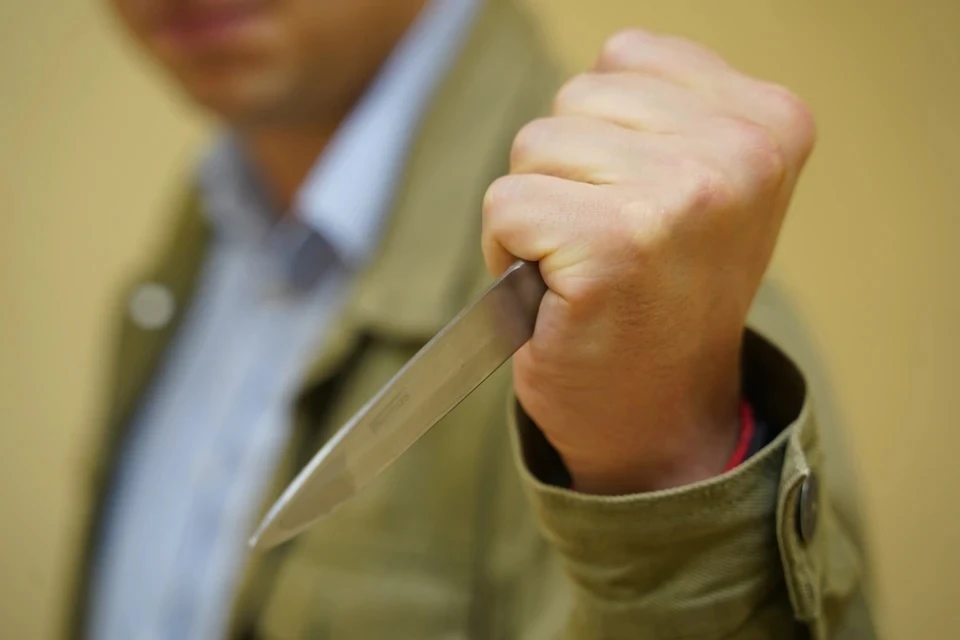 Вооруженный ножом бывший сотрудник магазина попытался ограбить его в Москве