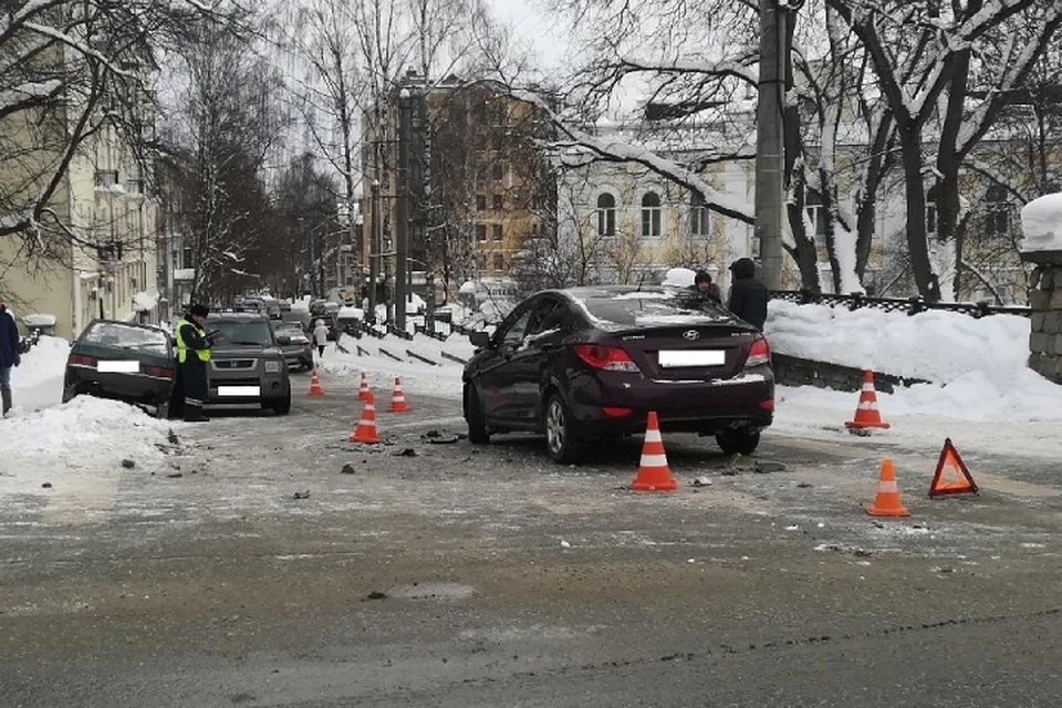 ДТП произошло на улице Карла Маркса. Фото: ГИБДД Кировской области
