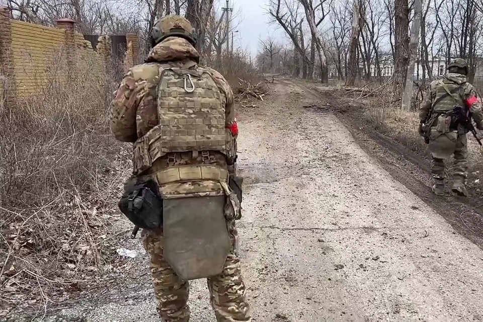 Российские инженеры приступили к разминированию дорог и зданий в Авдеевке. Фото: Минобороны России