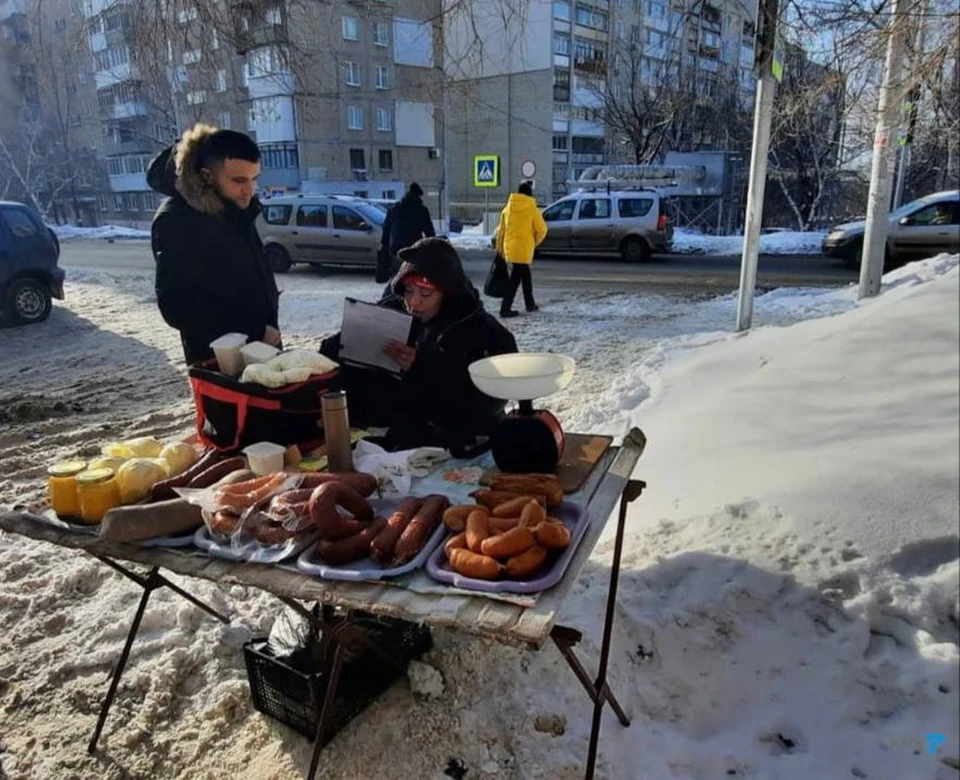 Проверка незаконной торговли в Саратове (фото: КМК Саратова)
