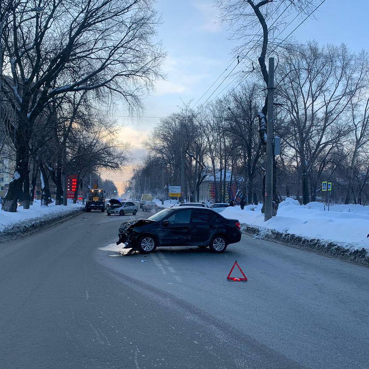 Причиной гигантской пробки на пр. Кирова в Самаре стало массовое ДТП - KP.RU