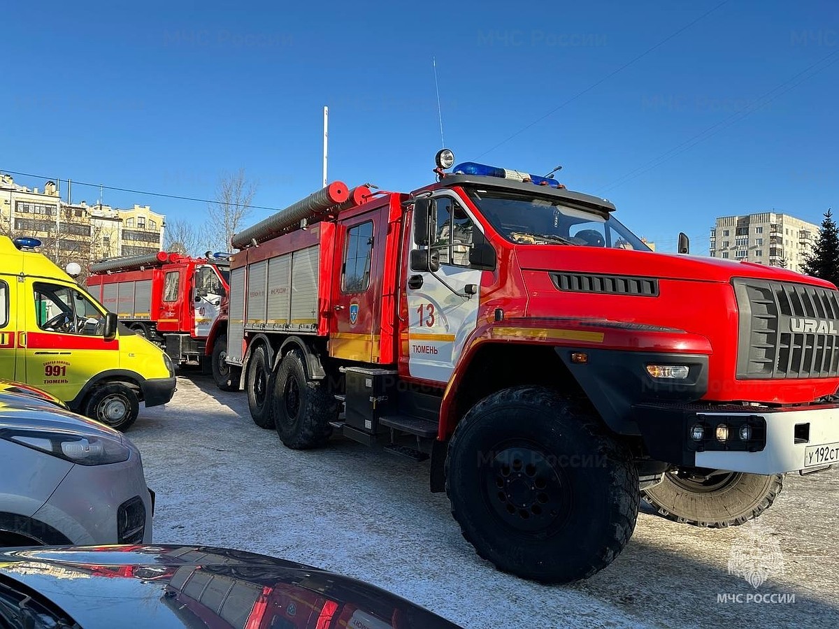 В Тюмени ранним утром на полном ходу загорелась маршрутка - KP.RU