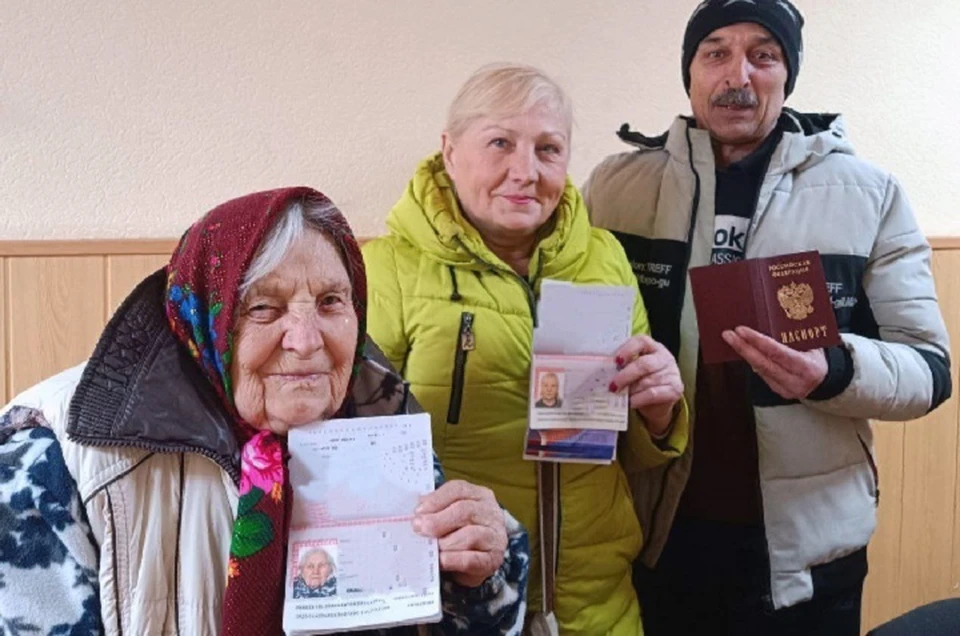 Жители Авдеевки начали получать российские паспорта. Фото: ТГ/Шевченко