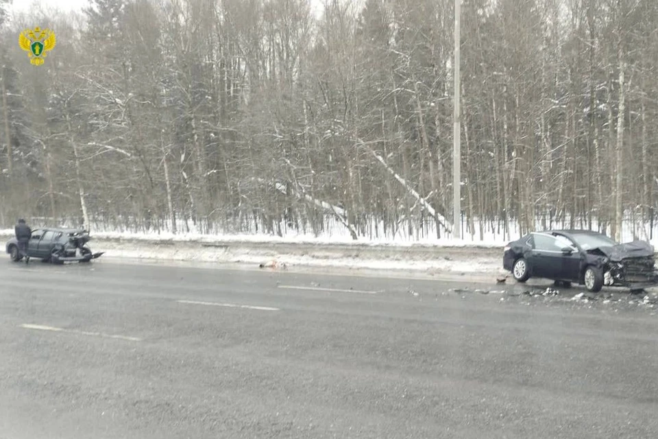Перед развязкой с Хабаровской улицей водитель «Тойоты» протаранил машину марки «Рено»