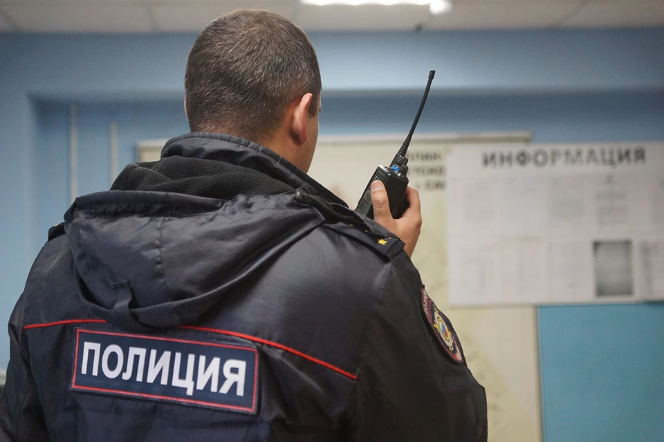 Сотрудники полиции проверят работу московского бара «Сюр», где посетители пожаловались на вымогательство денег на нужды вооруженных формирований Украины.