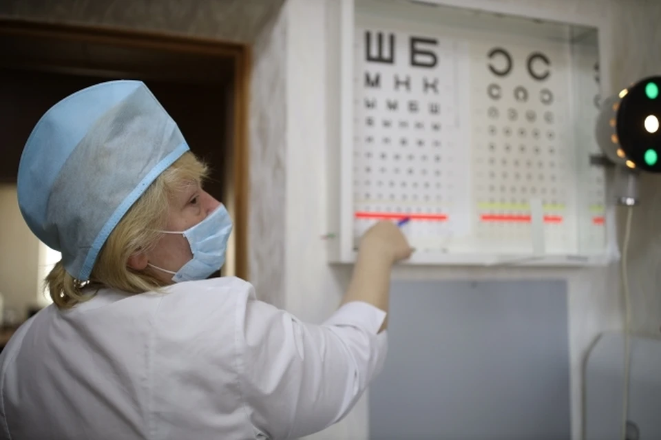 Хирург из Иркутска бесплатно прооперировал глаза школьнице из Монголии