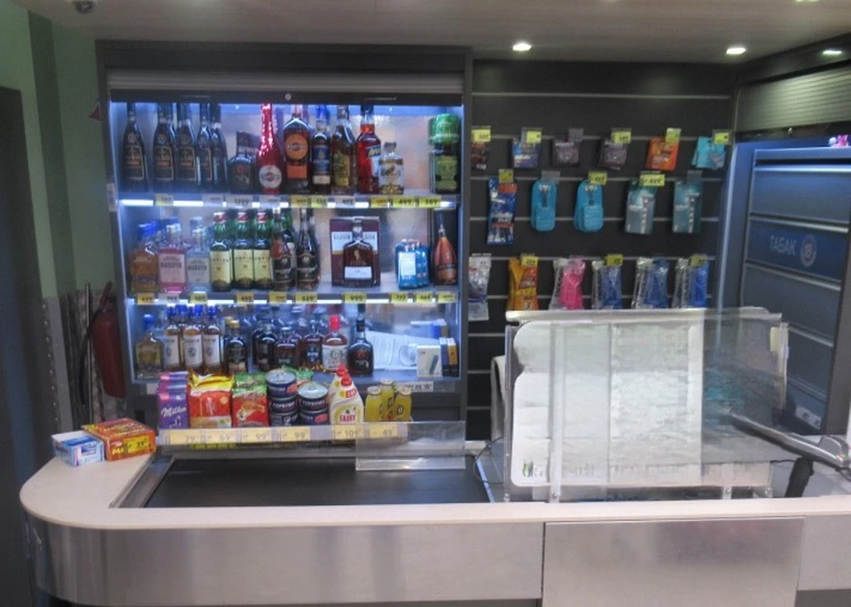 Продукцию девушка продала случайным прохожим, а деньги потратила на свои нужды.