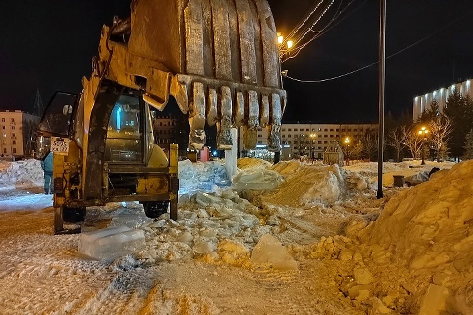 Новогодний городок на площади Ленина рушат в Хабаровске