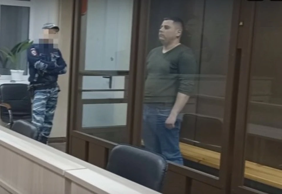 Сыктывкарского полицейского заподозрили в передаче информации наркоторговцам. Фото: Сыктывкарский горсуд.