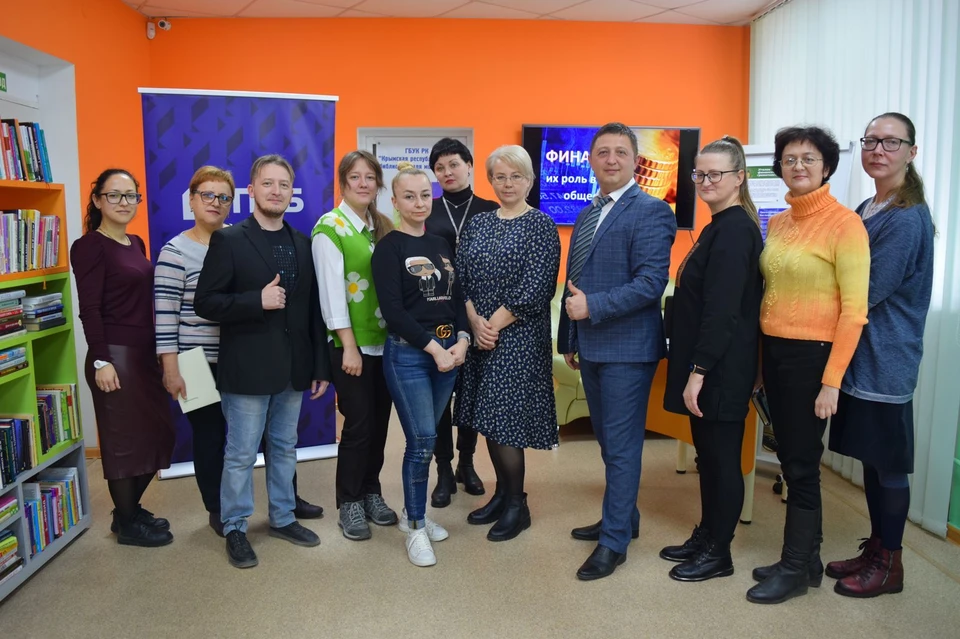 Первая такая встреча состоялась в Крымской республиканской библиотеке для молодежи. Фото: пресс-служба ПСБ