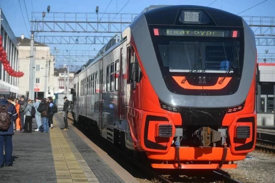 Пассажирам пришлось перебраться в автобусы