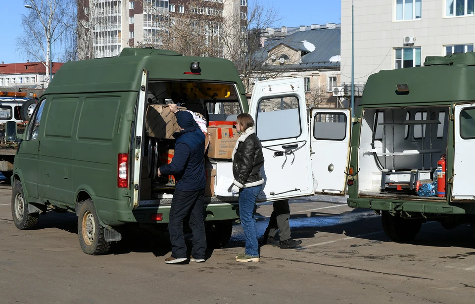 В зону СВО из Тверской области направили автомобили и медикаменты