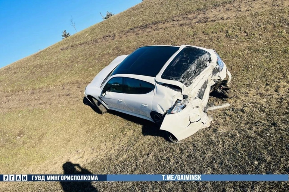 Volkswagen выбил Porsche с трассы на МКАД в Минске. Фото: УГАИ ГУВД Мингорисполкома.