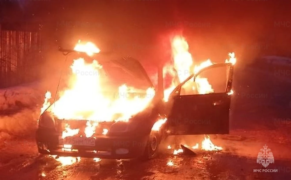 Автомобиль полностью сгорел.