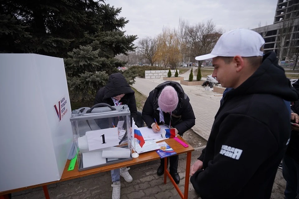 В ДНР проходит второй день досрочного голосования на выборах Президента РФ