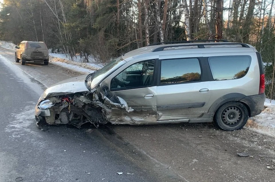 Водитель "Ларгуса" не пострадал.