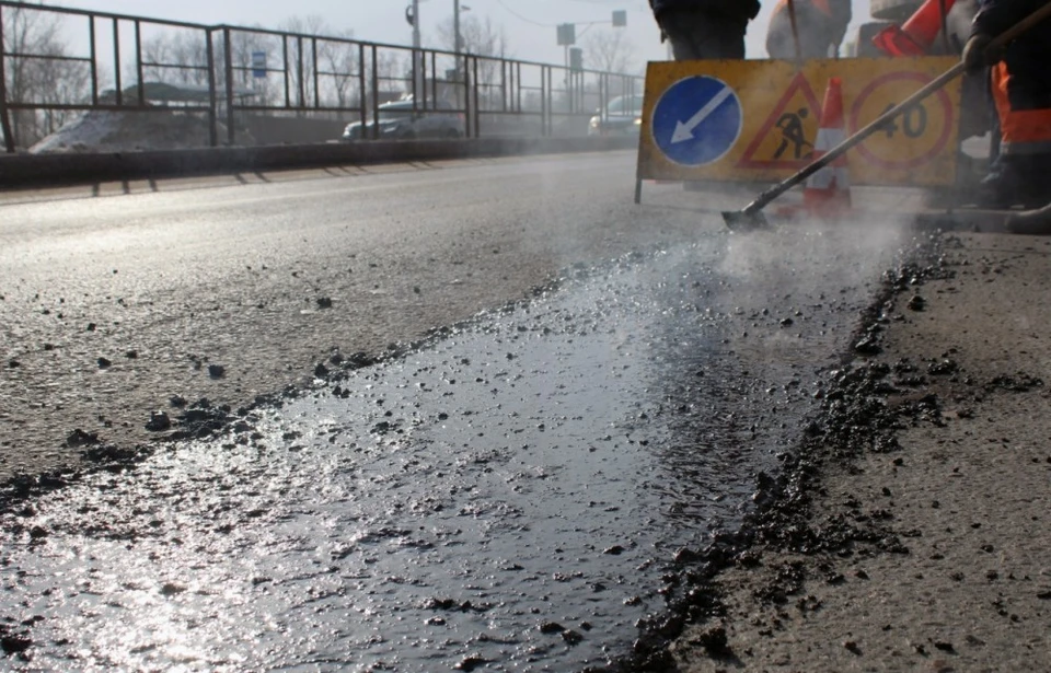 На Азаровском мосту образовались огромные ямы