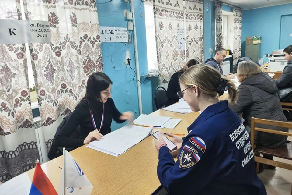 В Луганске студентка факультета гражданской обороны Анастасия Колено проголосовала на выборах президента России в первый раз