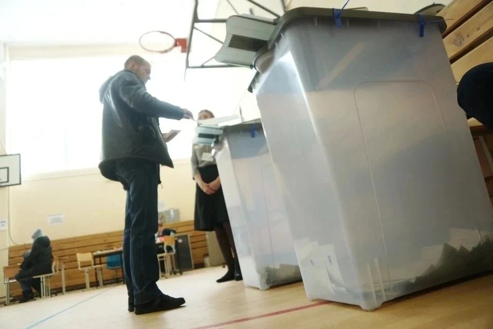 В завершающий день голосования в Крыму открылось 1165 избирательных участков