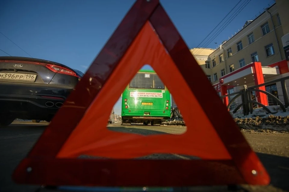 В Новосибирске на перекрестке столкнулись два автомобиля