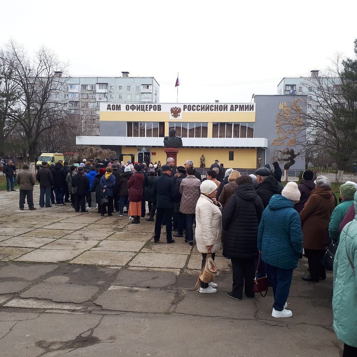 Выборы президента России в Приднестровье: Таких очередей на участки никто  не припомнит, как в Мавзолей, но люди готовы стоять часами, чтобы  проголосовать - MD.KP.MEDIA