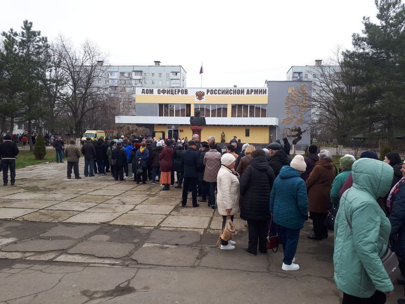 Огромные очереди в Тирасполе на избирательные участки.