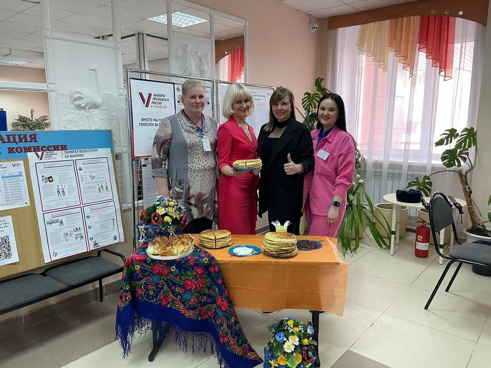 Можно не только проголосовать, но и блины попробовать.