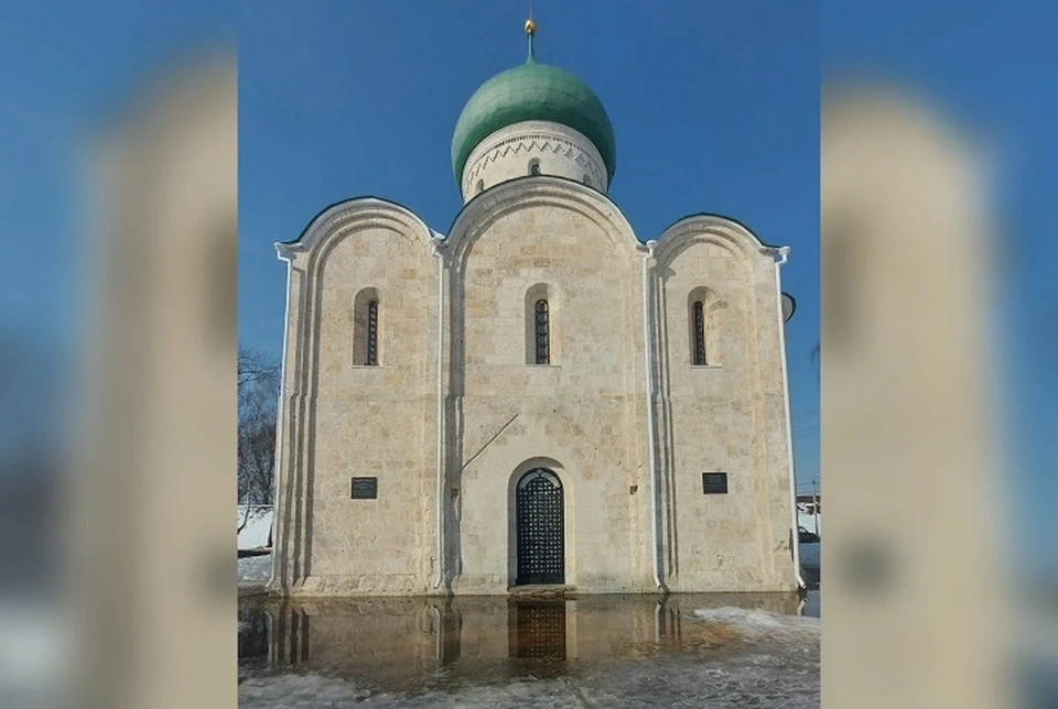 В Переславле к храму не подойти из-за воды. ФОТО: группа "Экскурсоводы Переславля-Залесского" ВКонтакте