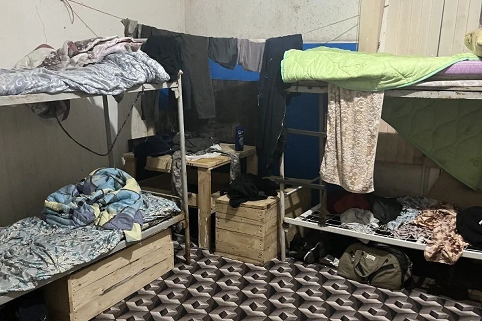 Жили граждане Узбекистана недалеко от производства.