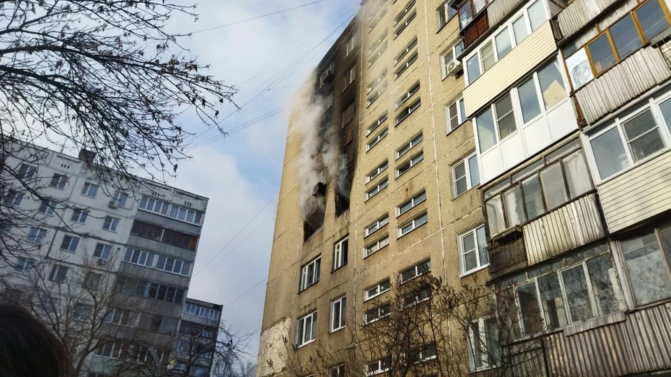 Так выглядели окна квартиры сразу после пожара. Фото: Дарья Вострышева