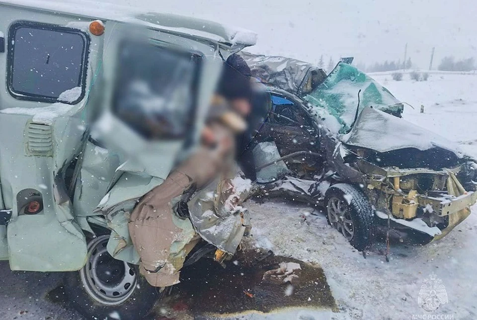 Страшная авария на трассе в Якутии унесла четыре жизни Фото: ГУ МЧС России по РС(Я)