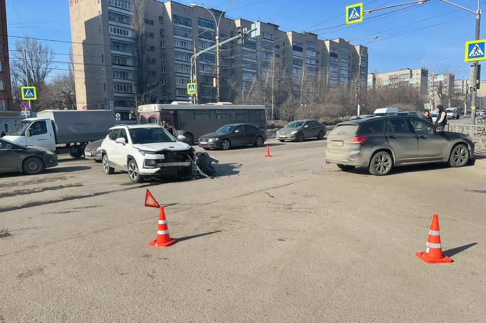 51-летняя пассажирка «Москвича» пострадала в ДТП с БМВ в Липецке