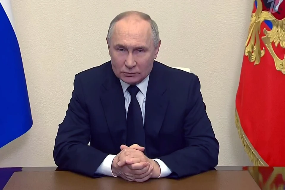Президент Владимир Путин выступил и с официальным обращением.