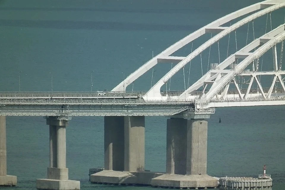 В очереди перед Крымским мостом со стороны Керчи стоят 80 авто