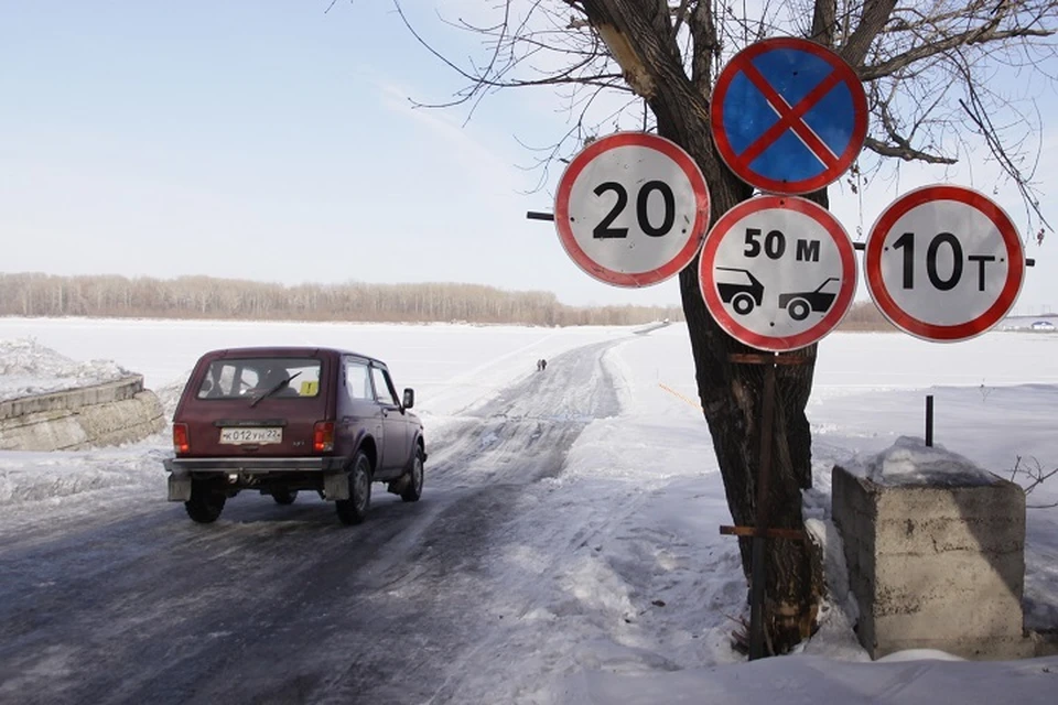 Закрыли движение по ледовой переправе через реку Яна в Магаданской области