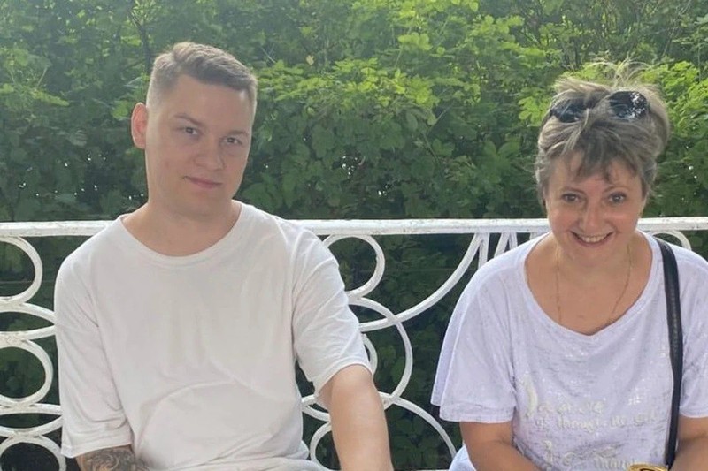 Григорий пришел на концерт группы "Пикник" вместе с будущей тещей Татьяной Пивоваровой.