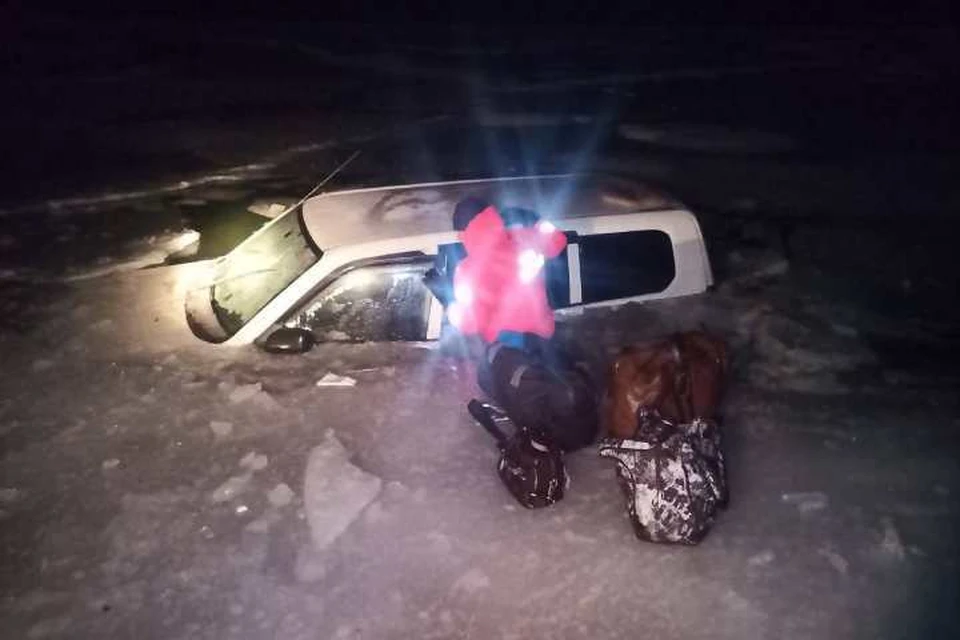 У водителя с диабетом на Байкале затонул автомобиль с лекарством. Фото: Байкальский поисково-спасательный отряд МЧС России