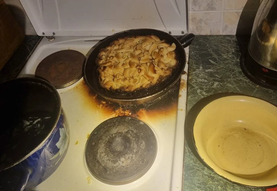 Житель Ульяновска забыл на плите сковородку с едой и едва не спалил весь дом | ФОТО: ГУ МЧС России по Ульяновской области