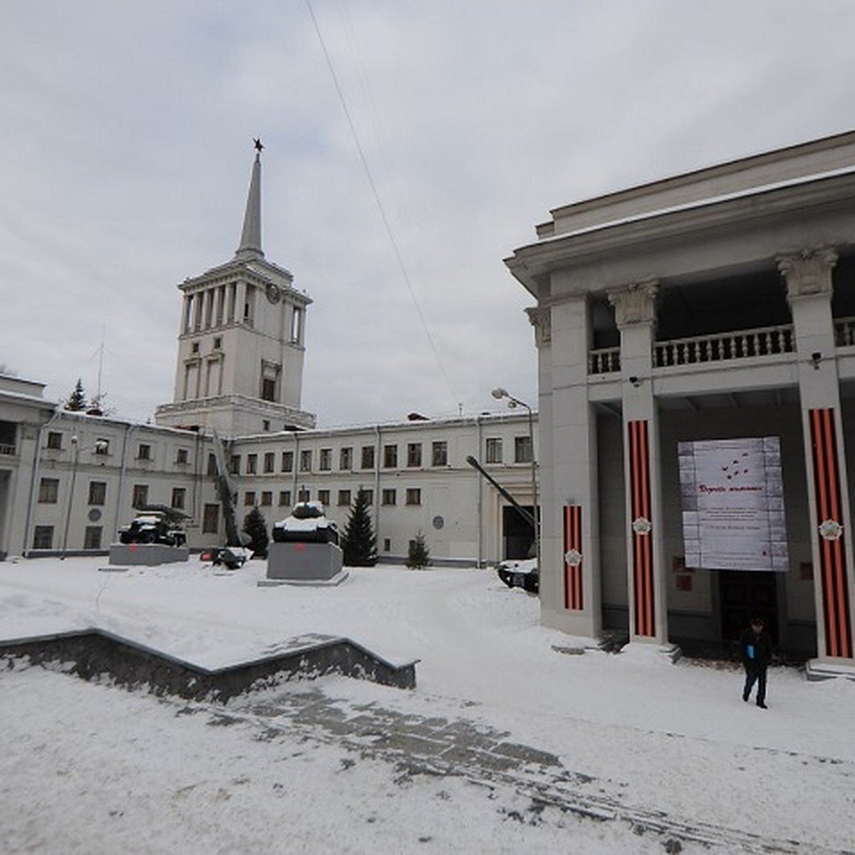 БДСМ-скандал в Доме офицеров в Екатеринбурге дошел до командования ЦВО -  KP.RU