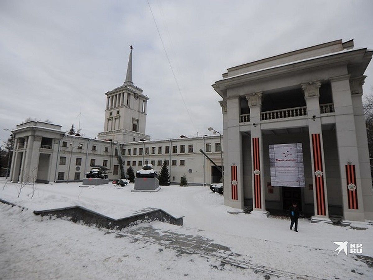 БДСМ-скандал в Доме офицеров в Екатеринбурге дошел до командования ЦВО -  KP.RU