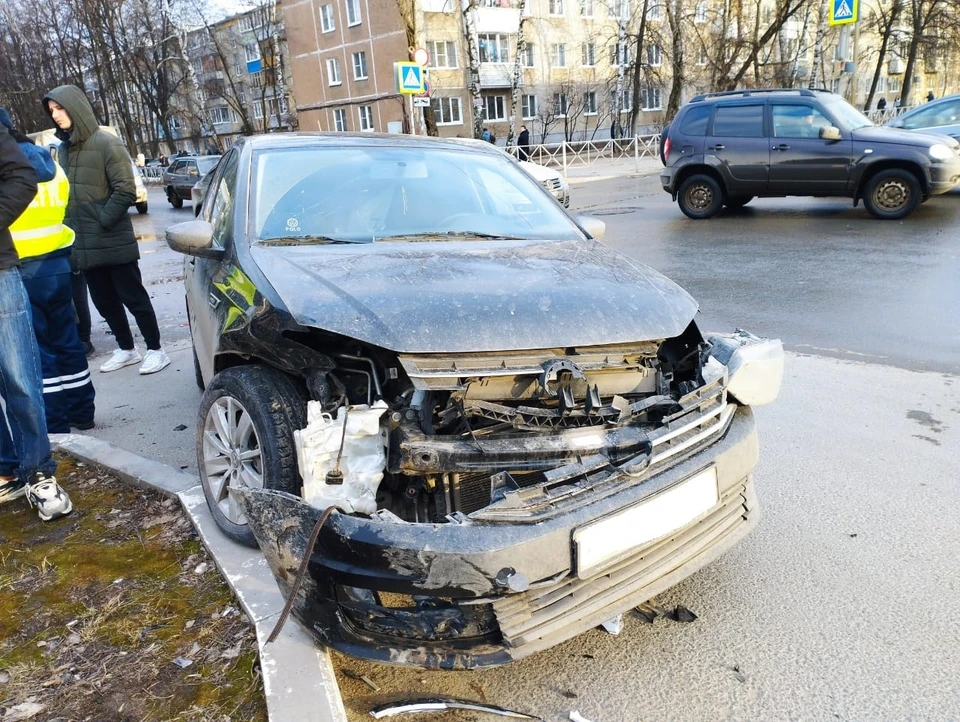 Двух молодых рязанцев доставили в больницу после ДТП на улице Островского.