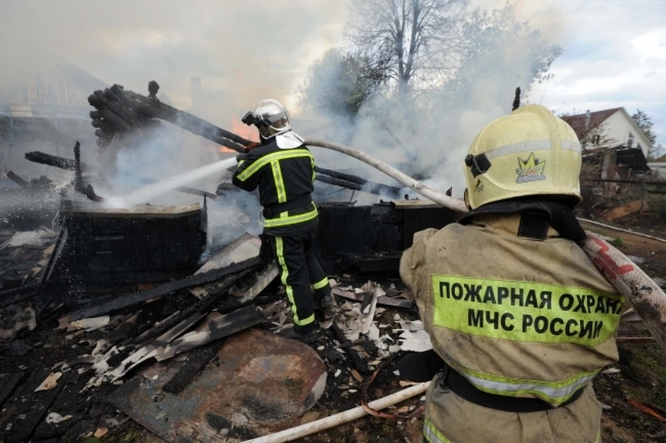 Восемь человек спасли из пожара сотрудники МЧС Хабаровска