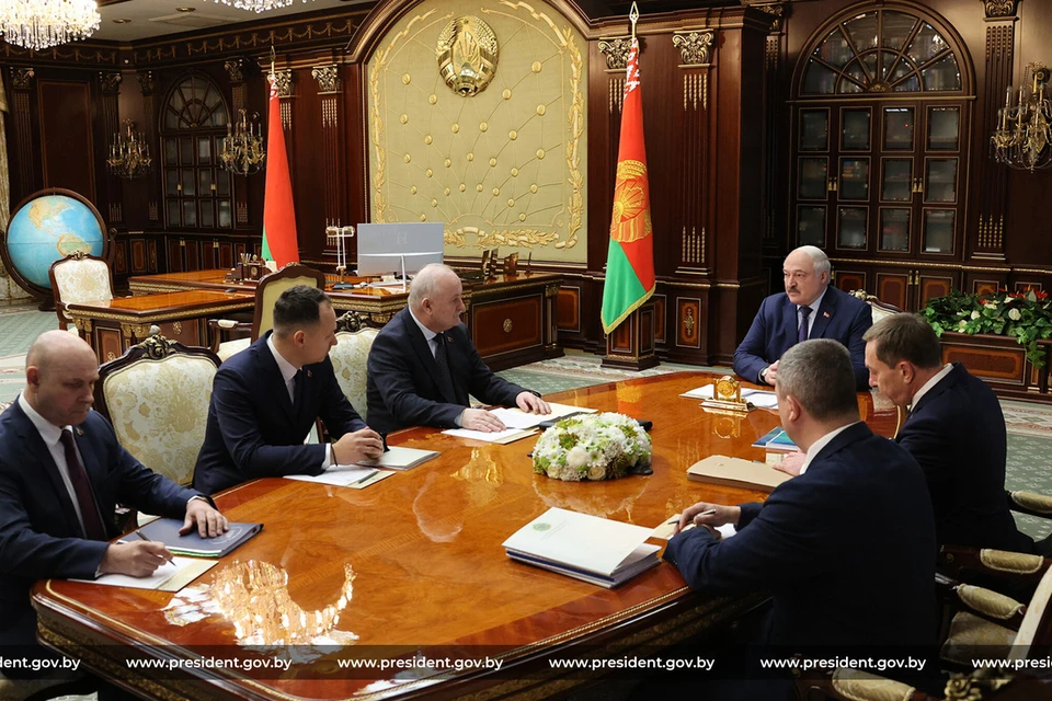 Лукашенко сказал, что экономика Беларуси справляется в условиях давления со стороны недружественных западных стран. Фото: president.gov.by