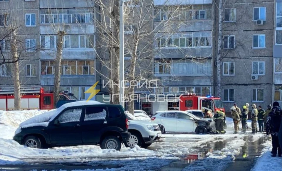 Горящую машину в Засвияжье быстро потушили пожарные. Фото телеграм-канал Инсайд Ульяновск