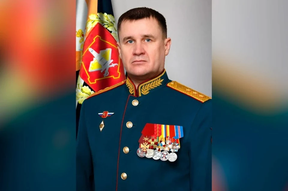 Сергей Шойгу вручил золотую звезду генерал-полковнику Андрею Мордвичеву