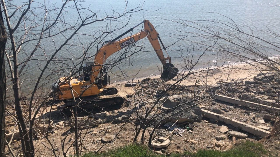 В Таганроге начались восстановительные работы на Центральном пляже. Фото: администрация Таганрога