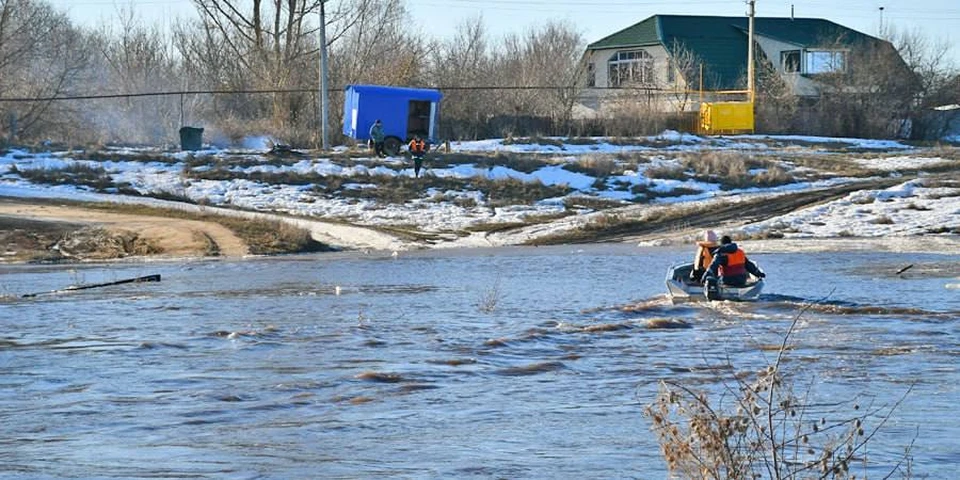 Режим повышенной готовности из-за паводка ввели в Саратовской области (фото: Юрий Юрин)