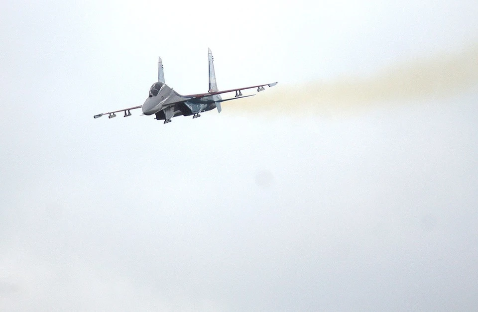 Военный самолет упал в море рядом с Севастополем: пилота спасли в 200 метрах от берега