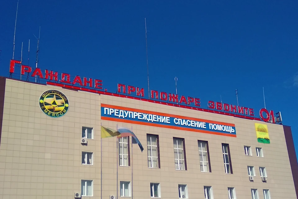 200 квадратных метров горящей травы потушили пожарные на Московской в Липецке