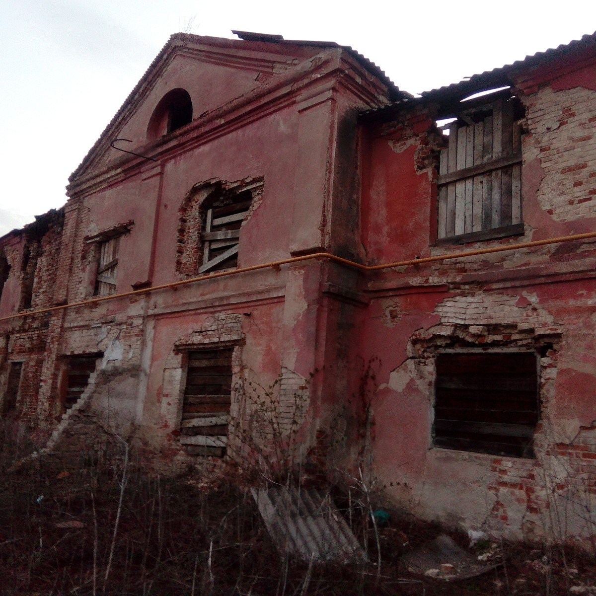 В воронежском Доме Гардениных нашли послание в бутылке от «Боржоми» - KP.RU